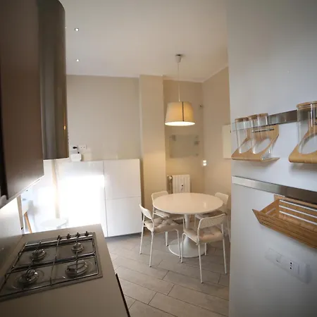 Luminoso In Moscova Con Terrazzo 아파트